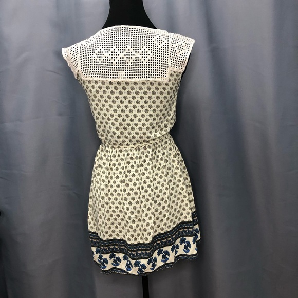 Forever 21- Crochet boho floral dress - Picture 5 of 7